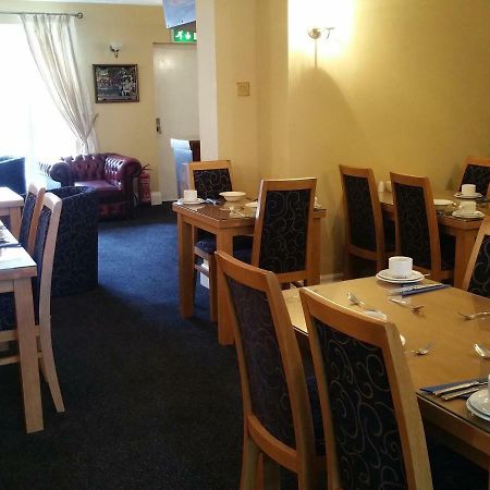 Courtneys Of Gynn Square Bed & Breakfast Blackpool Exterior photo