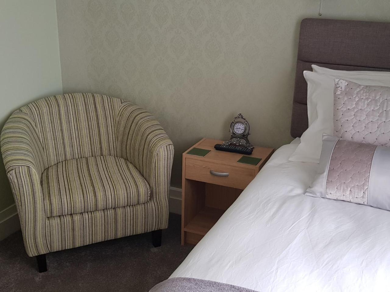Courtneys Of Gynn Square Bed & Breakfast Blackpool Room photo