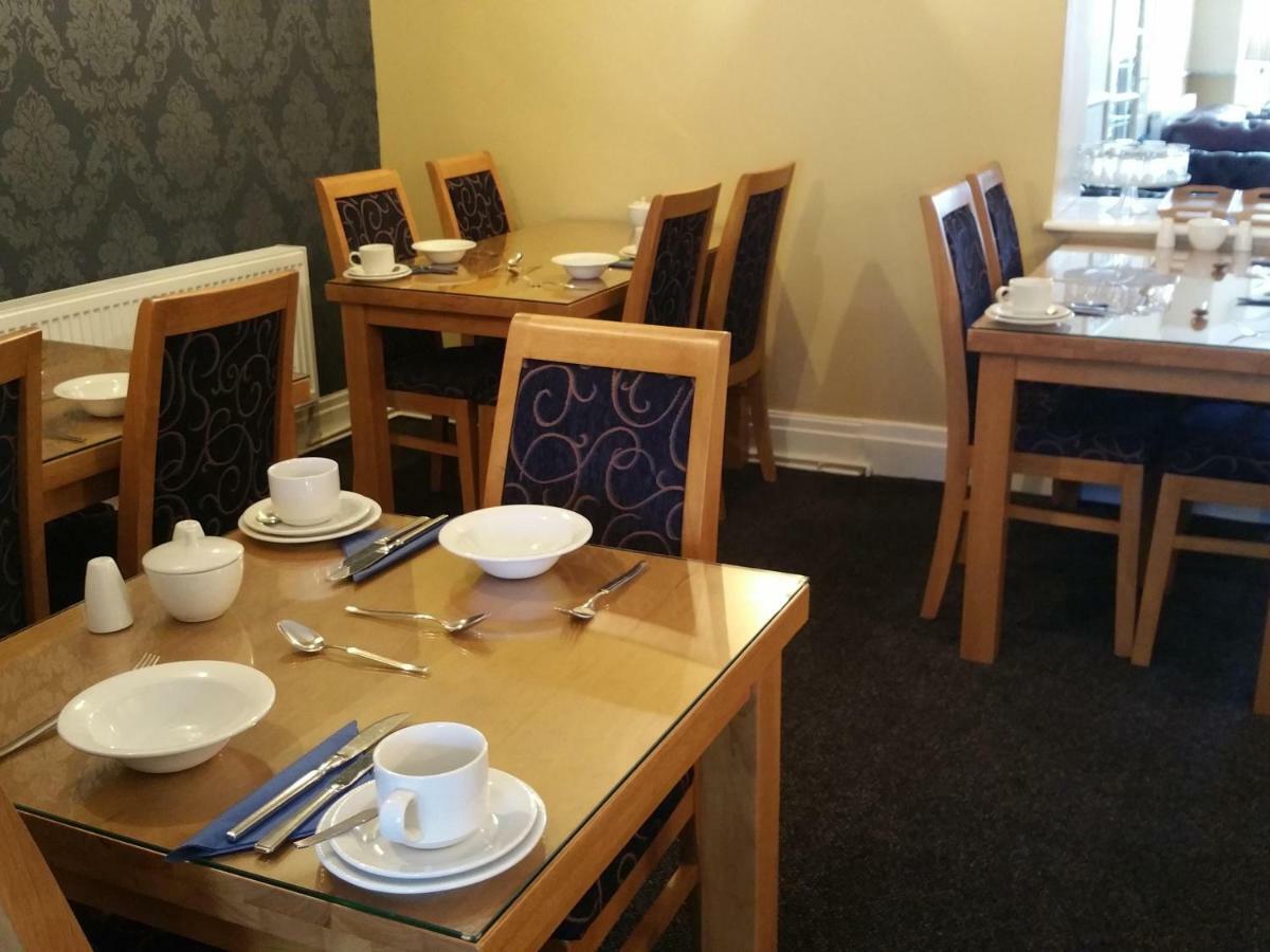 Courtneys Of Gynn Square Bed & Breakfast Blackpool Exterior photo