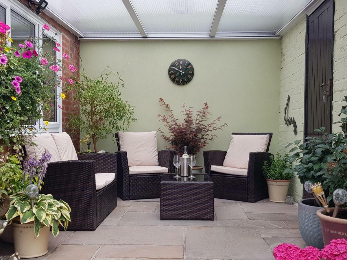 Courtneys Of Gynn Square Bed & Breakfast Blackpool Exterior photo